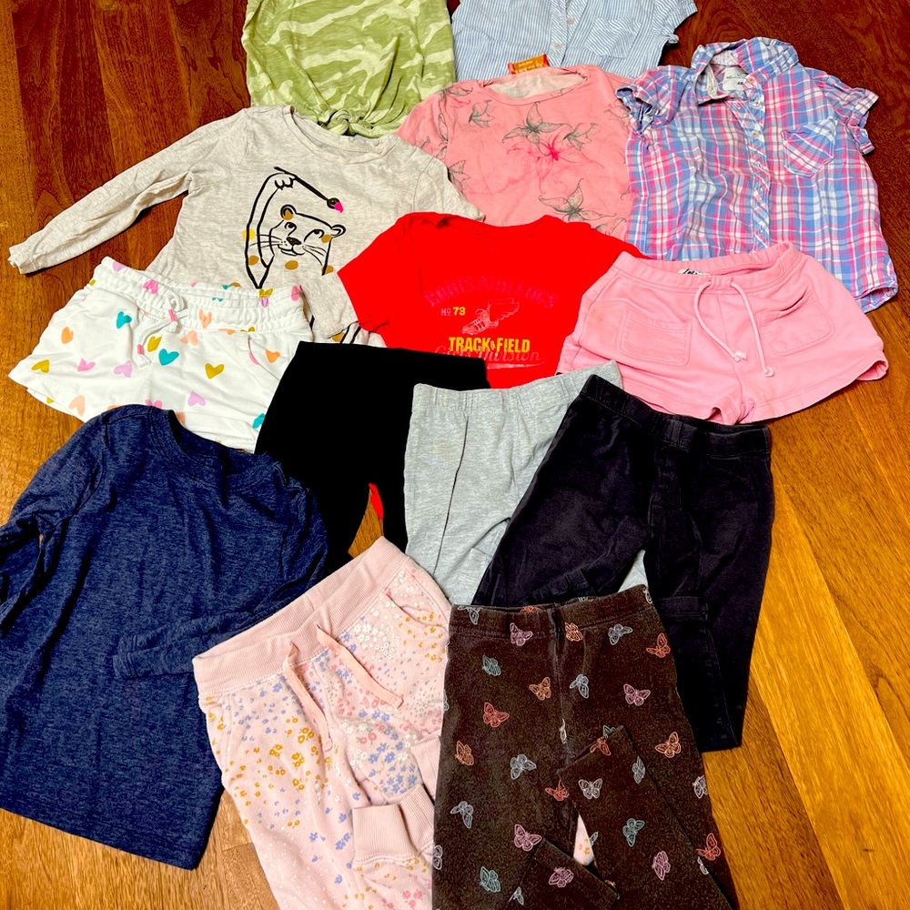 Lots of clothes ranging from 3T-5T - brands vary